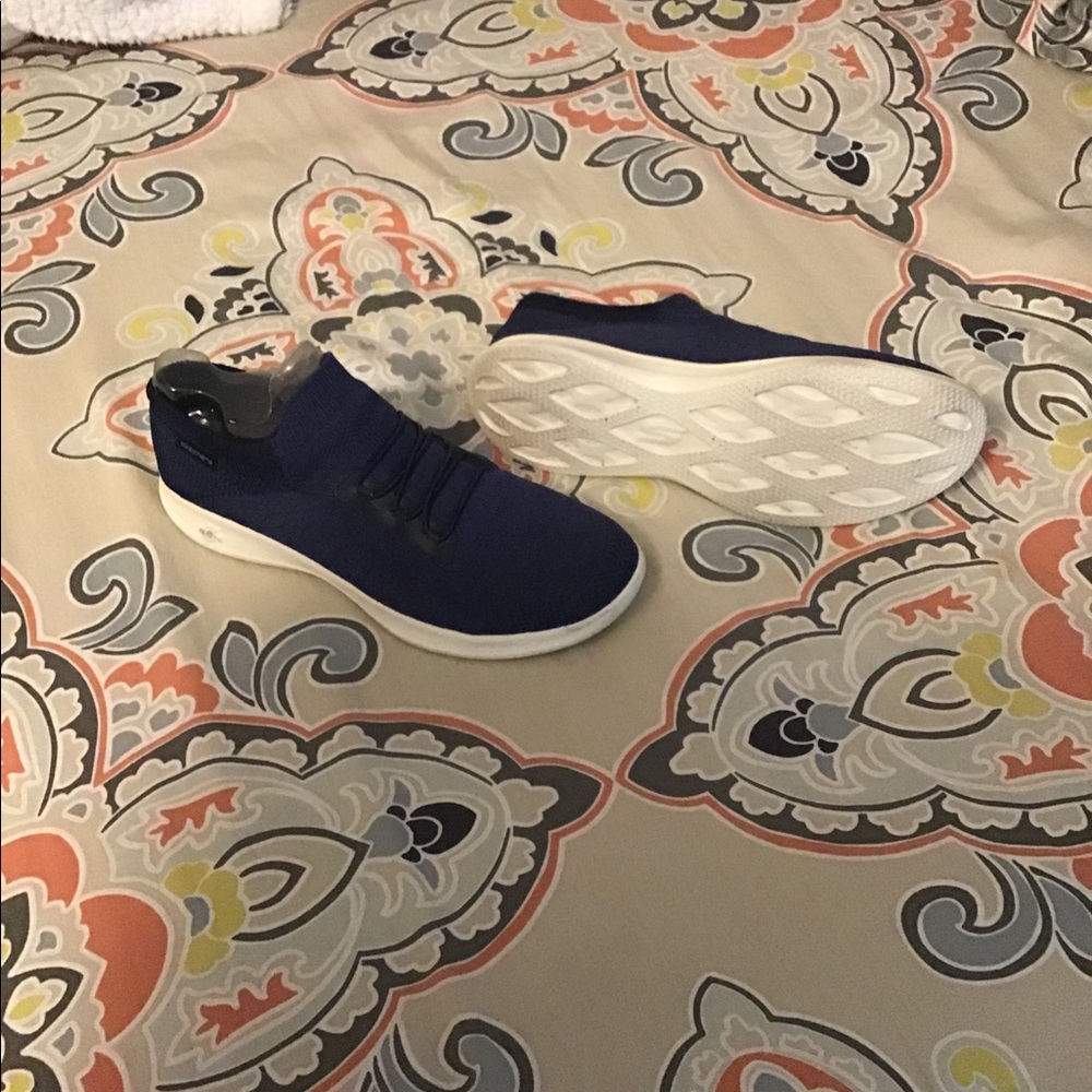 Skechers GO STEP LITE shoes only worn once!